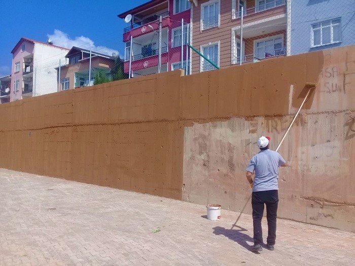 K�rfez�de Duvar Yaz�lar� Temizlendi