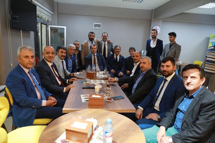 �Cumhur �ttifak�� ayn� sofrada orucunu a�t�