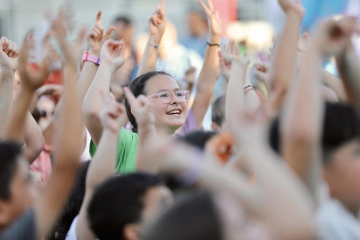 Krfezde Kahkaha Dolu Festival