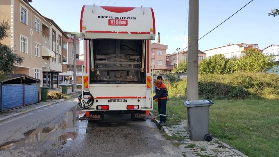 ��p Konteyn�rlar� Y�kan�yor