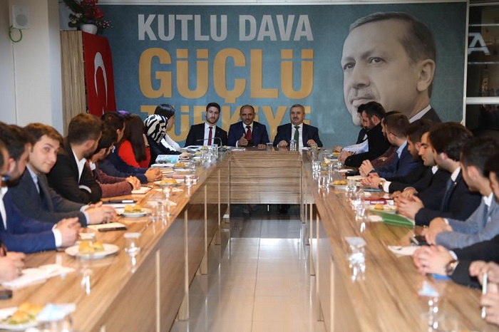 Kadn ve Genlerimiz Siyasete G Katyor
