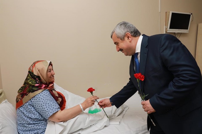 Ba�kan Baran�dan Hastalara Ziyaret 
