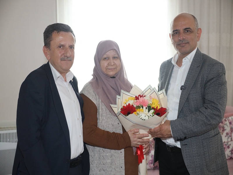 Bakan St, "Bizleri evladnz gibi grn"