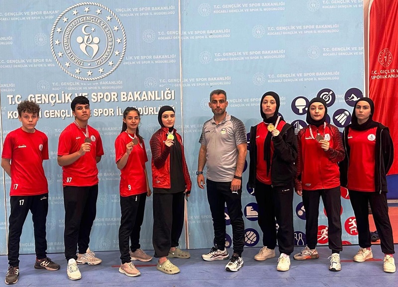 Karate l ampiyonasnda 5 madalya Krfezli sporcularn oldu