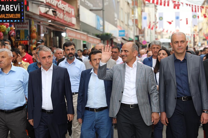 Kiraz Festivali Co�kulu Ba�lad�