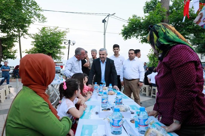 Herekeliler birlikte iftar a�t�