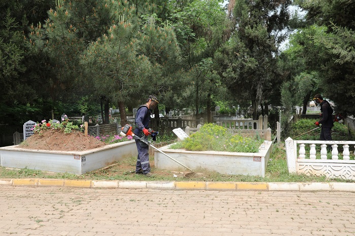 Mezarlklarda Bayram Temizlii