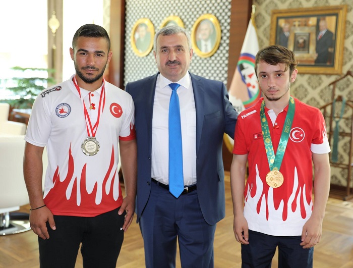ampiyonlar dllendirdi
