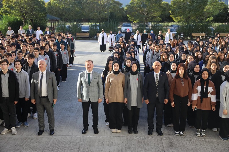 Bakan St, "Geleceimiz sizlerin elinde"