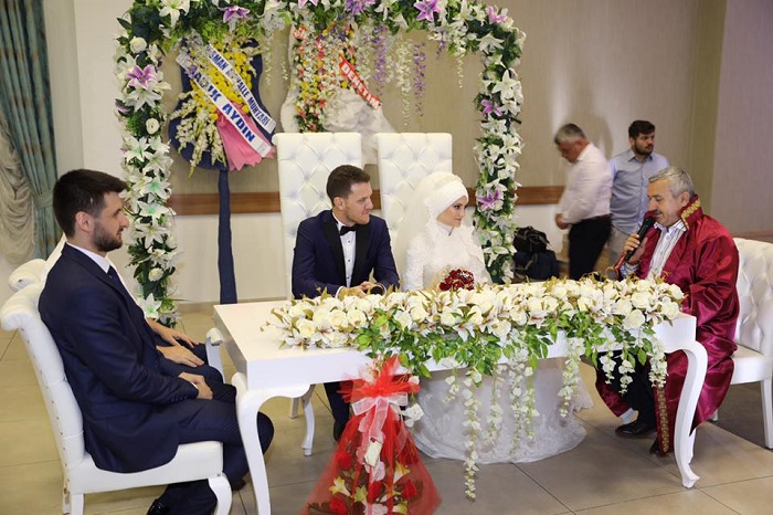 Krfezde 8 Ayda 720 ift Evet Dedi