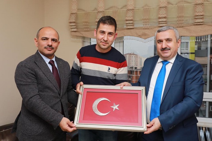 Baran ve Stten ehit Abisine Ziyaret